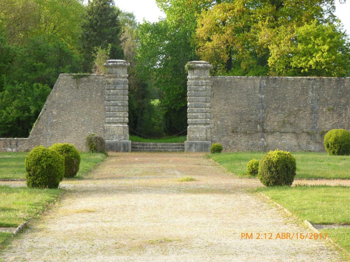 Soisy-Bouy Chateau De Montrame מראה חיצוני תמונה